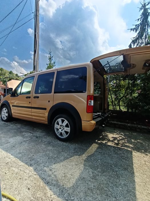 Vând Ford Tourneo Connect