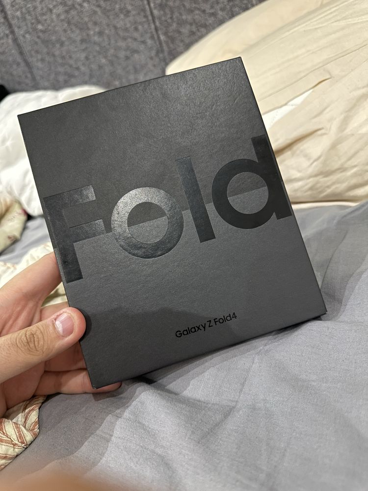 Продам Samsung galaxy fold 4