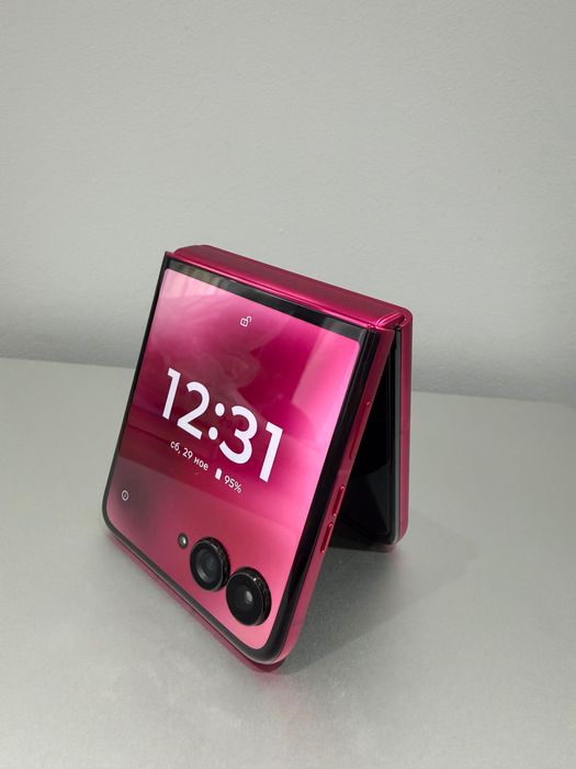 Motorola razr 60 ultra розов