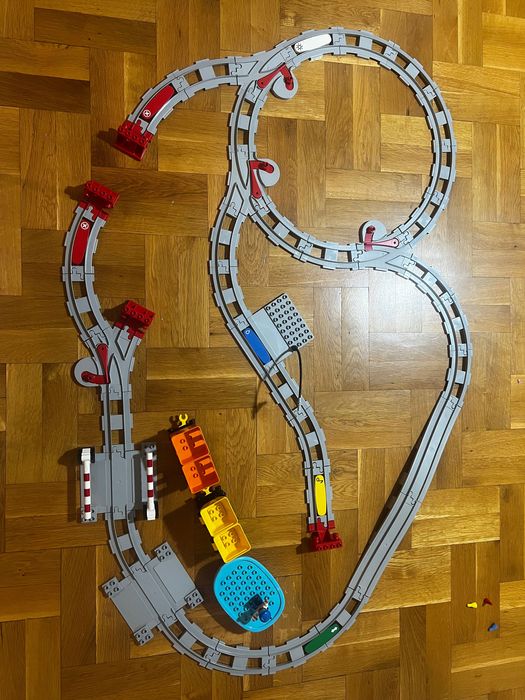 LEGO DUPLO Town Грузов влак + допълнителни релси