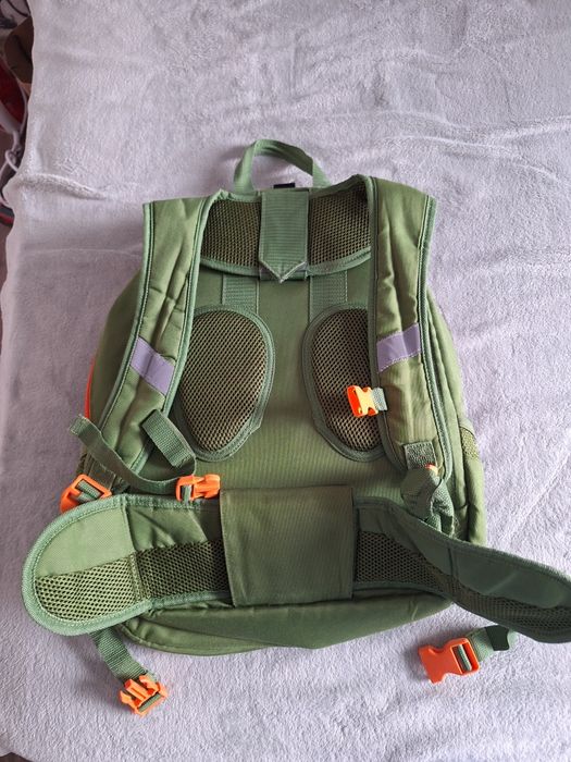 Ученическа раница с 4 разделни джоба + вграден дъждобран