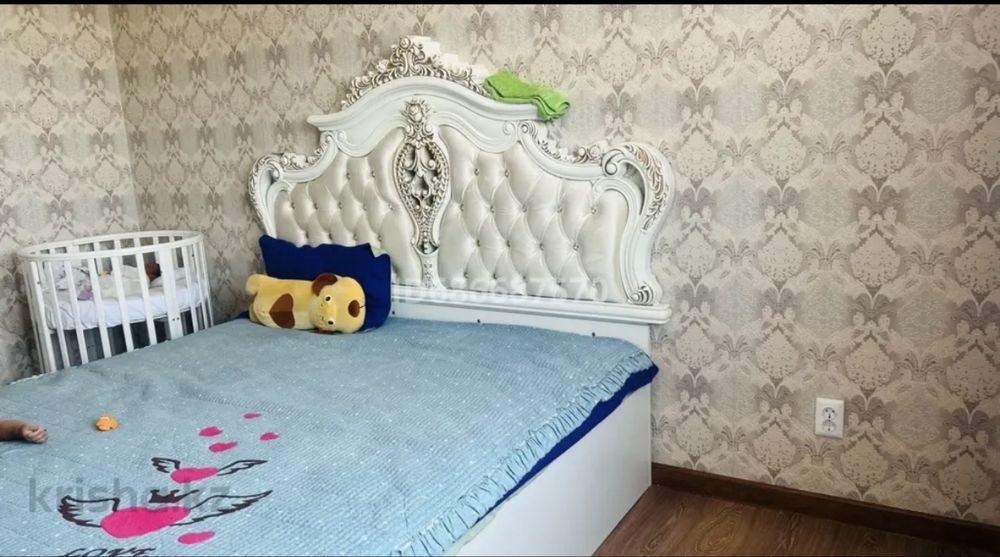 Продаю спальную гарнитуру сррчно