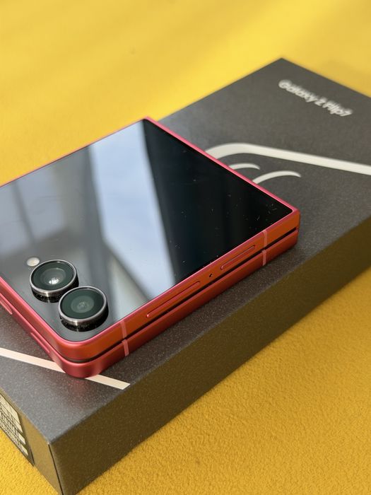 Samsung Galaxy Z Flip 7 512GB Като Нов