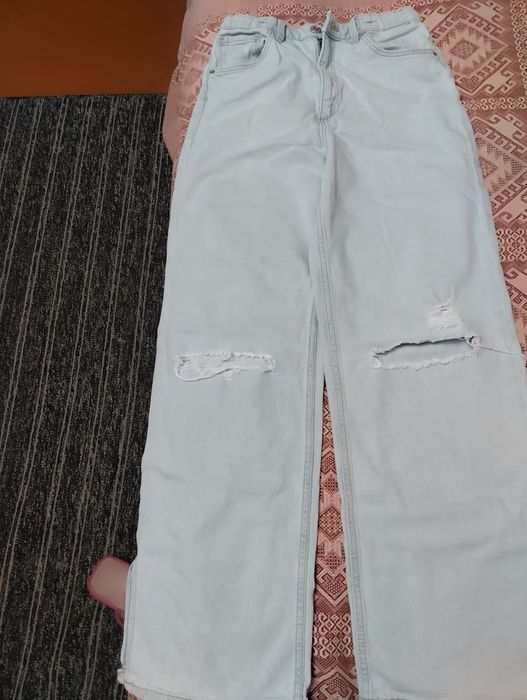 Продам джинсы на девочку