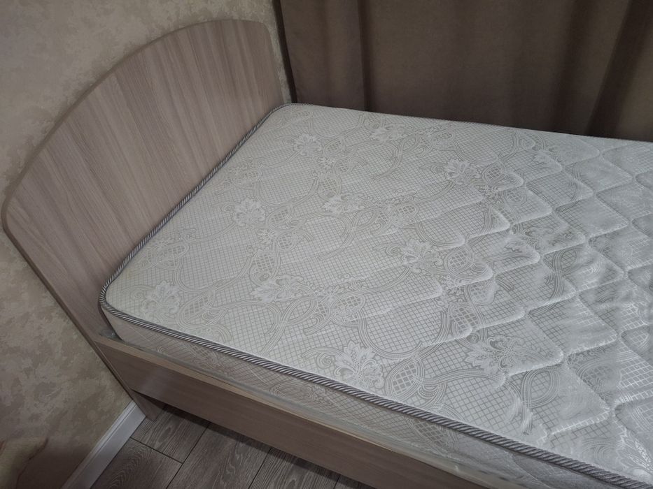 Продам односпальную кровать