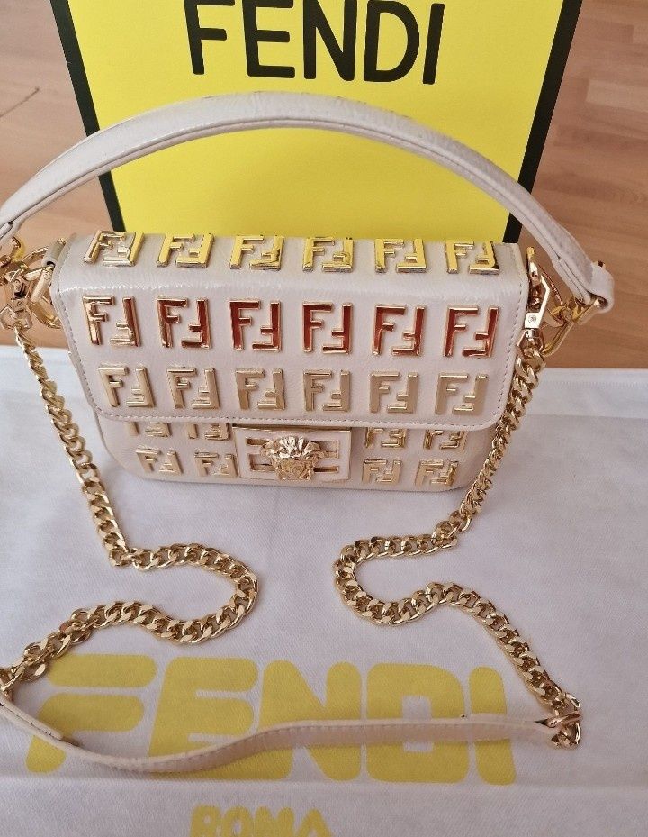 Geanta Fendi nude piele naturala 100%,Italia,saculet,etichetă