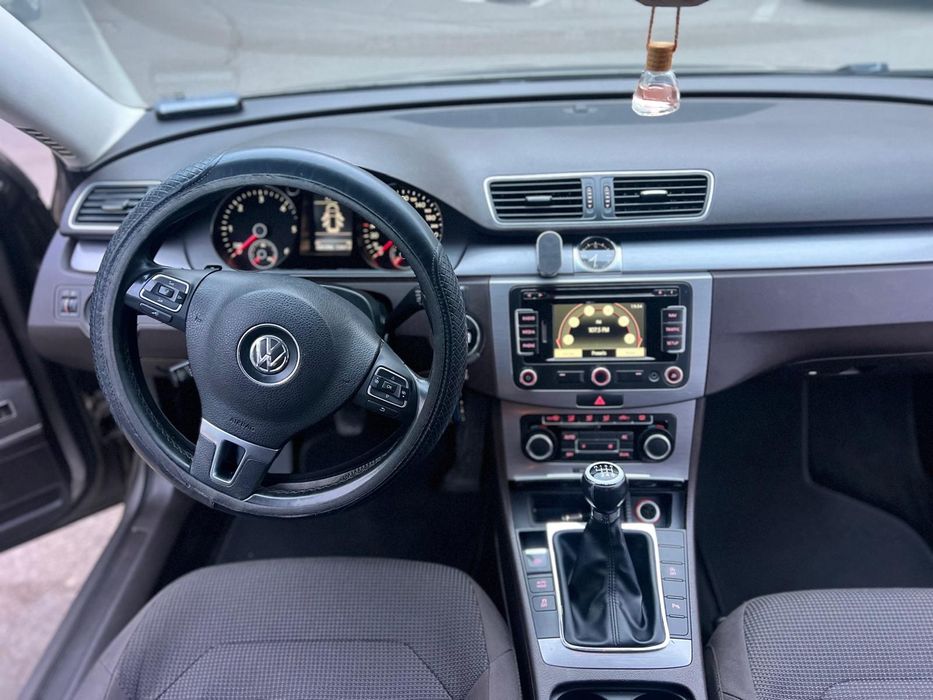 De vanzare : Volkswagen Passat B7 break 2012