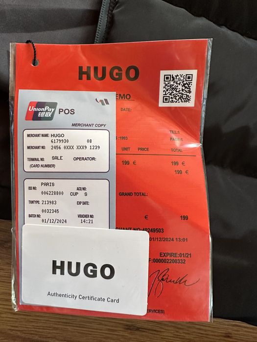 Мъжко,черно,зимно яке Hugo BOSS с гумирано лого и надпис на качулката
