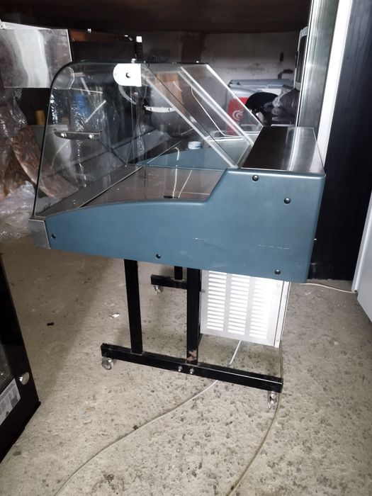 Мобилна хладилна витрина