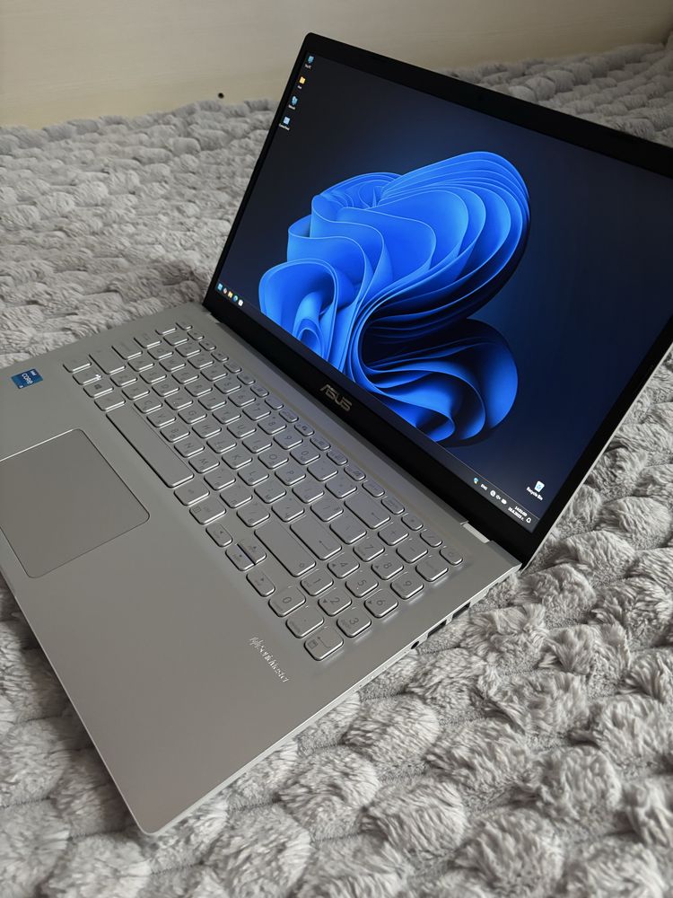 Продавам лаптоп ASUS VivoBook X515EA