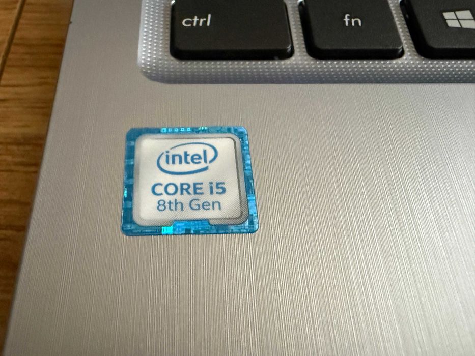 15.6 Asus VivoBook`Core i5-8250U/8GB DDR4/256GB SSD/Full HD/Бат 4ч