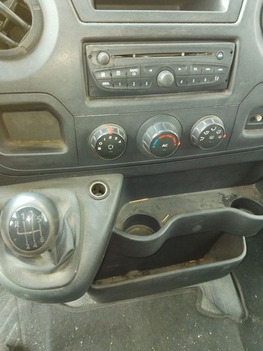 Vând Renault Master