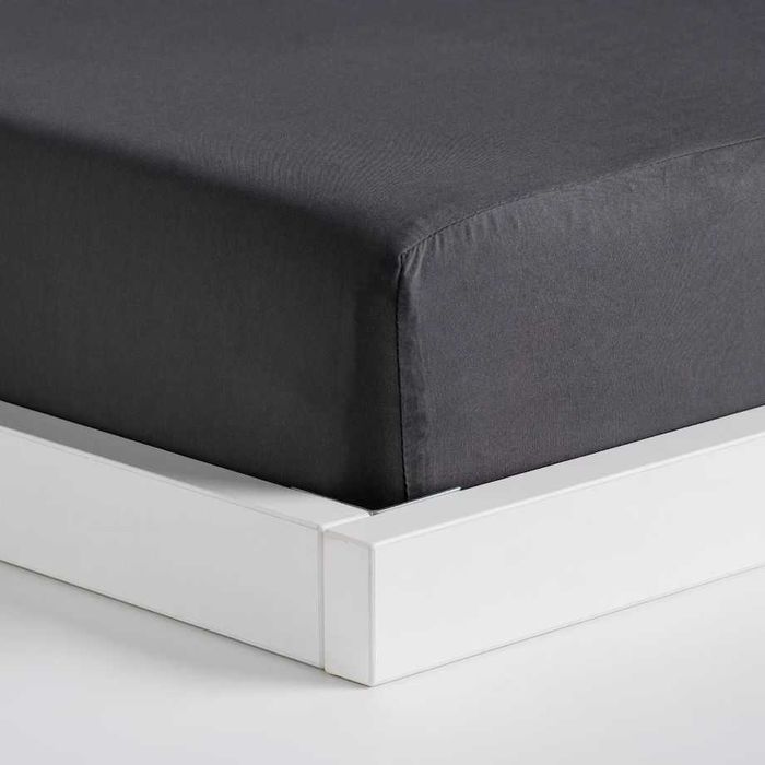 Трикотажная простынь на резинке 120×200