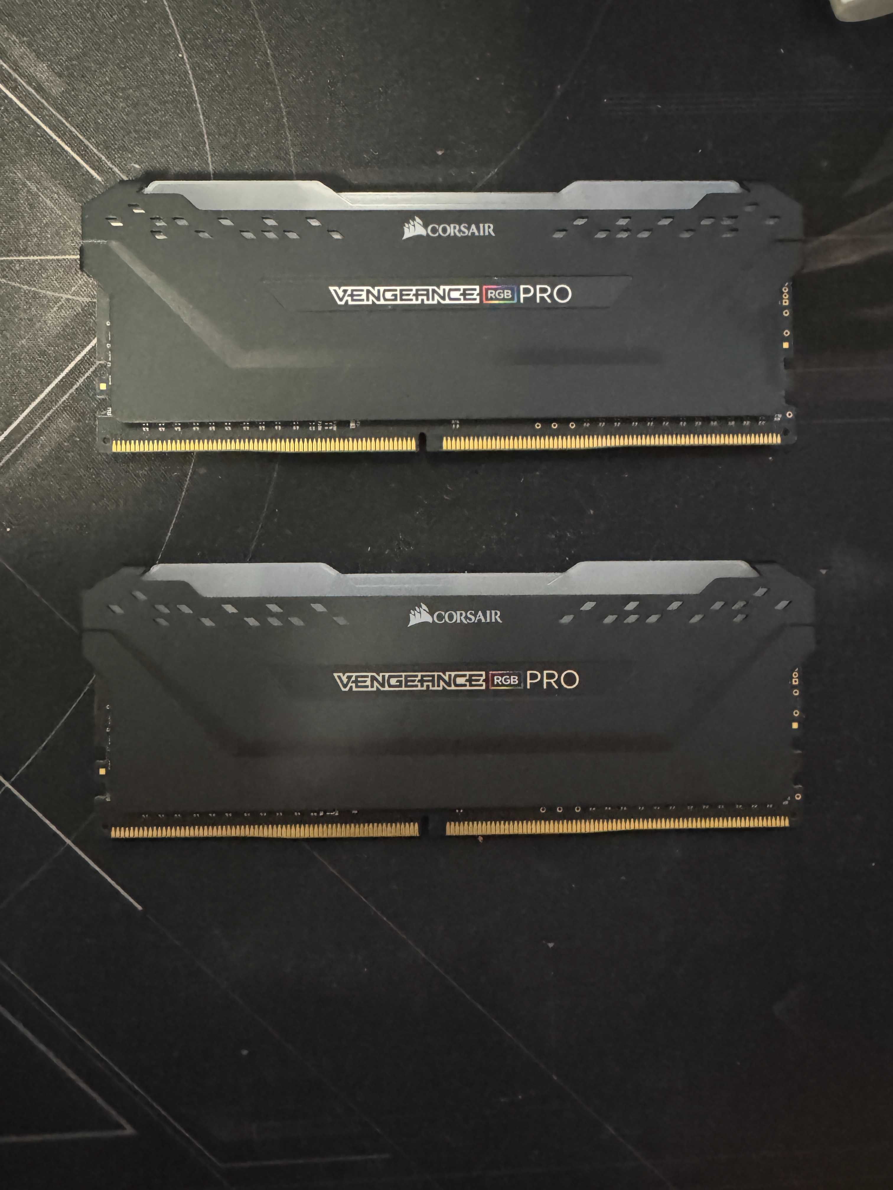 Дънна платка GIGABYTE z390 UD + 2x8GB Corsair