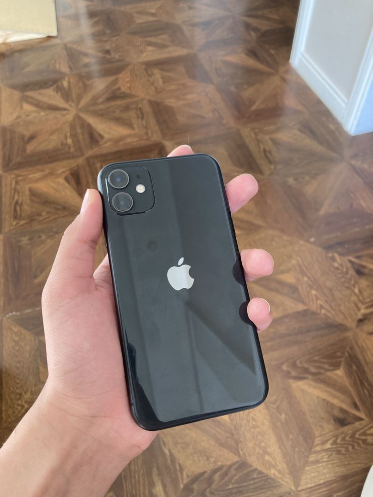 Iphone 11 black.