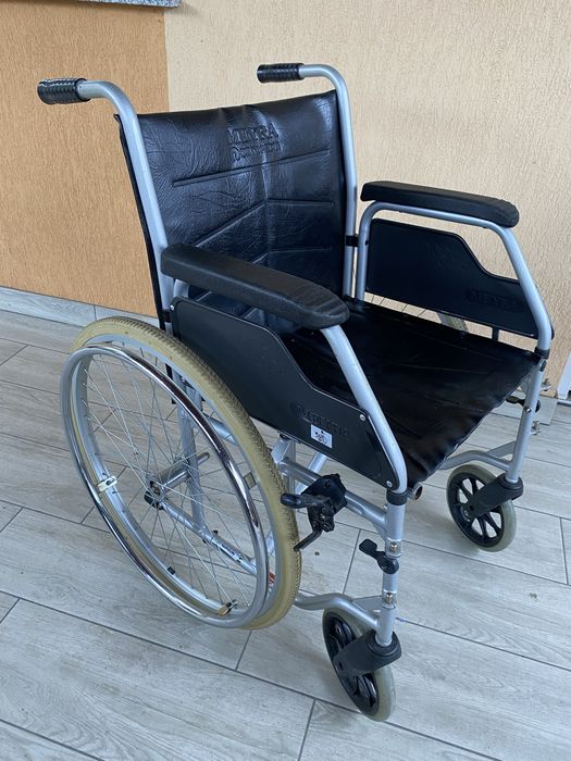 Vand cărucior handicap in stare perfecta de functionare