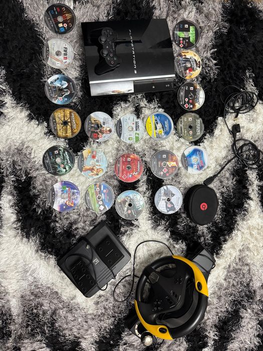 Vând PlayStation 3 cu volan, pedale și jocuri