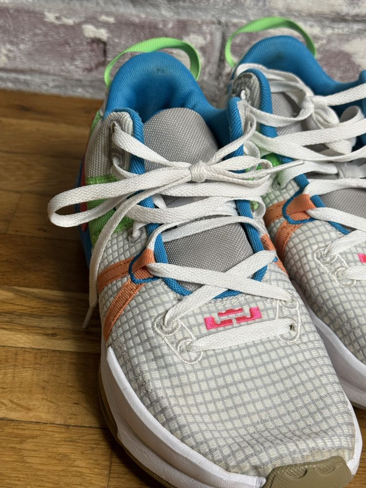 Маратонки за баскетбол Nike LeBron Witness 7