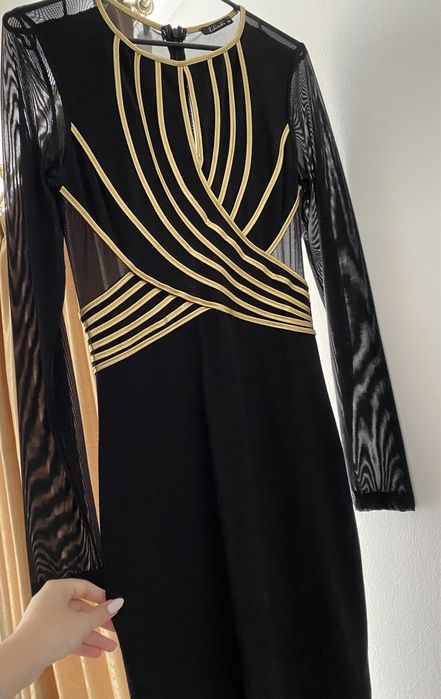 Rochie neagră cu detalii