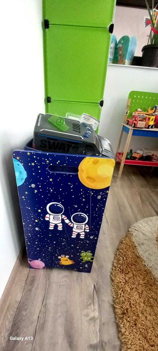 Sifonier, masa+scaun, raft+cutii, banc lucru, joc fotbal, tabla