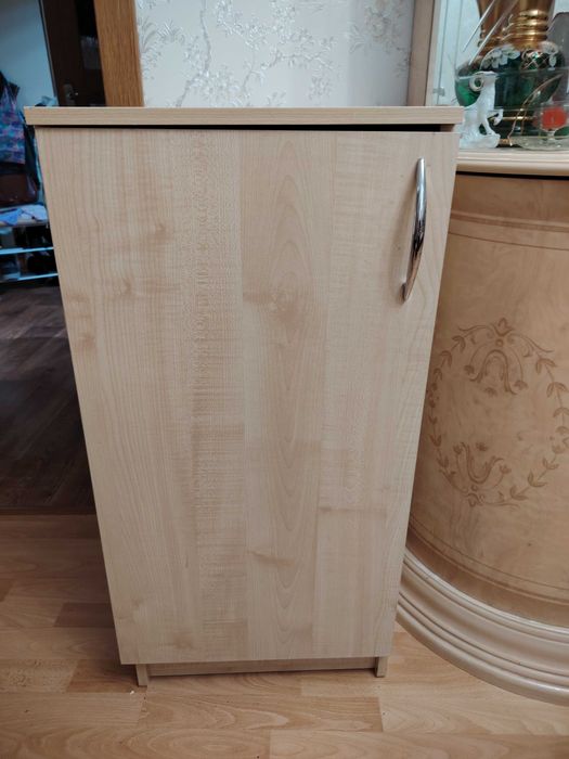 Продам коридорную тумбочку