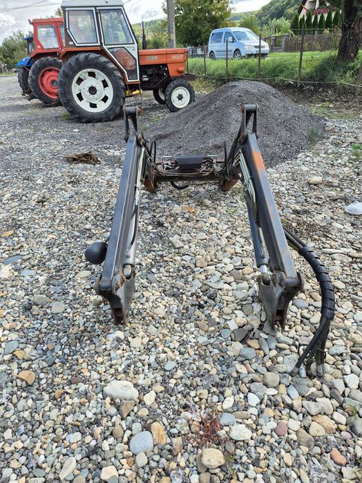 Incarcator frontal Stoll. Pentru tractor