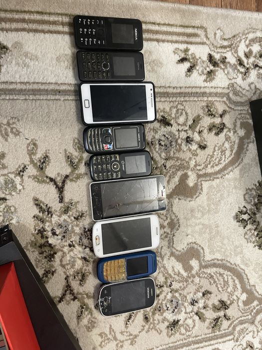 Ескі телефондар сатылалы