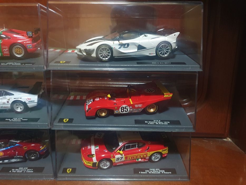 De vânzare lot machete Ferrari