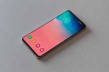 Телефон Samsung Galaxy S10