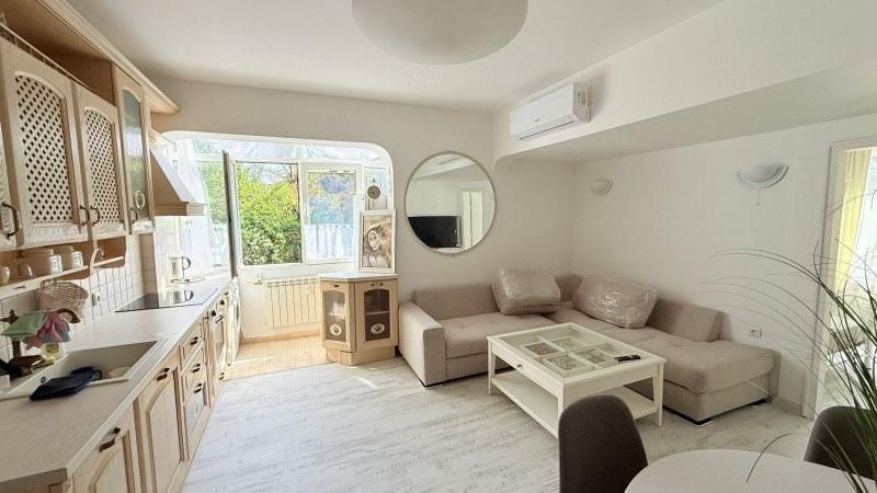 Дава се под наем Тристаен апартамент в София, Докторски паметник - 70 кв.м за 1000 € - Снимка #1