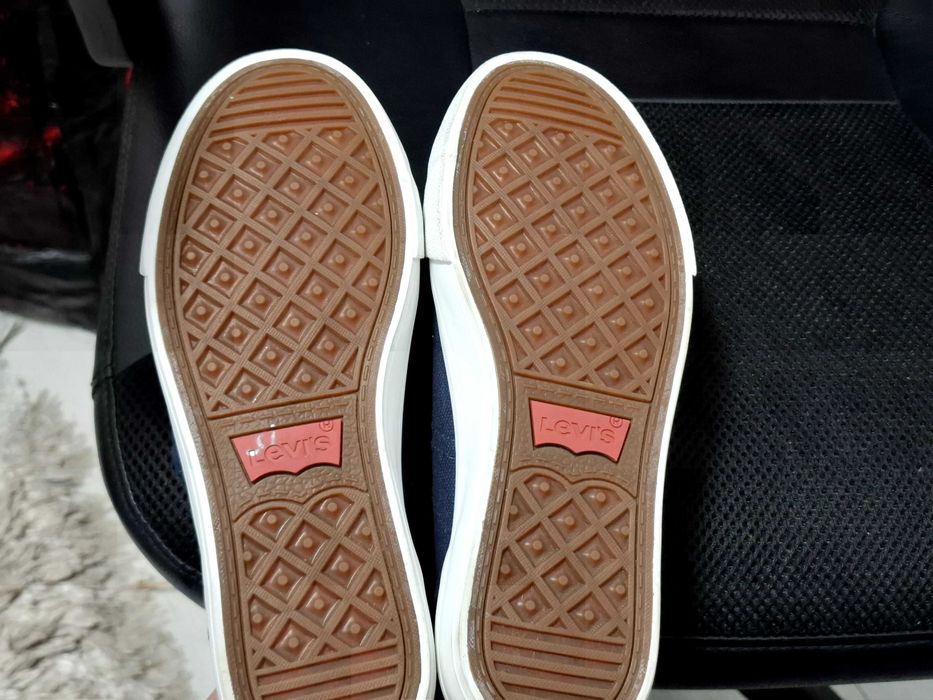 Levis кецове. Тъмносини 36 номер