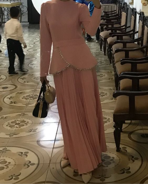 продаеться вечерние платья