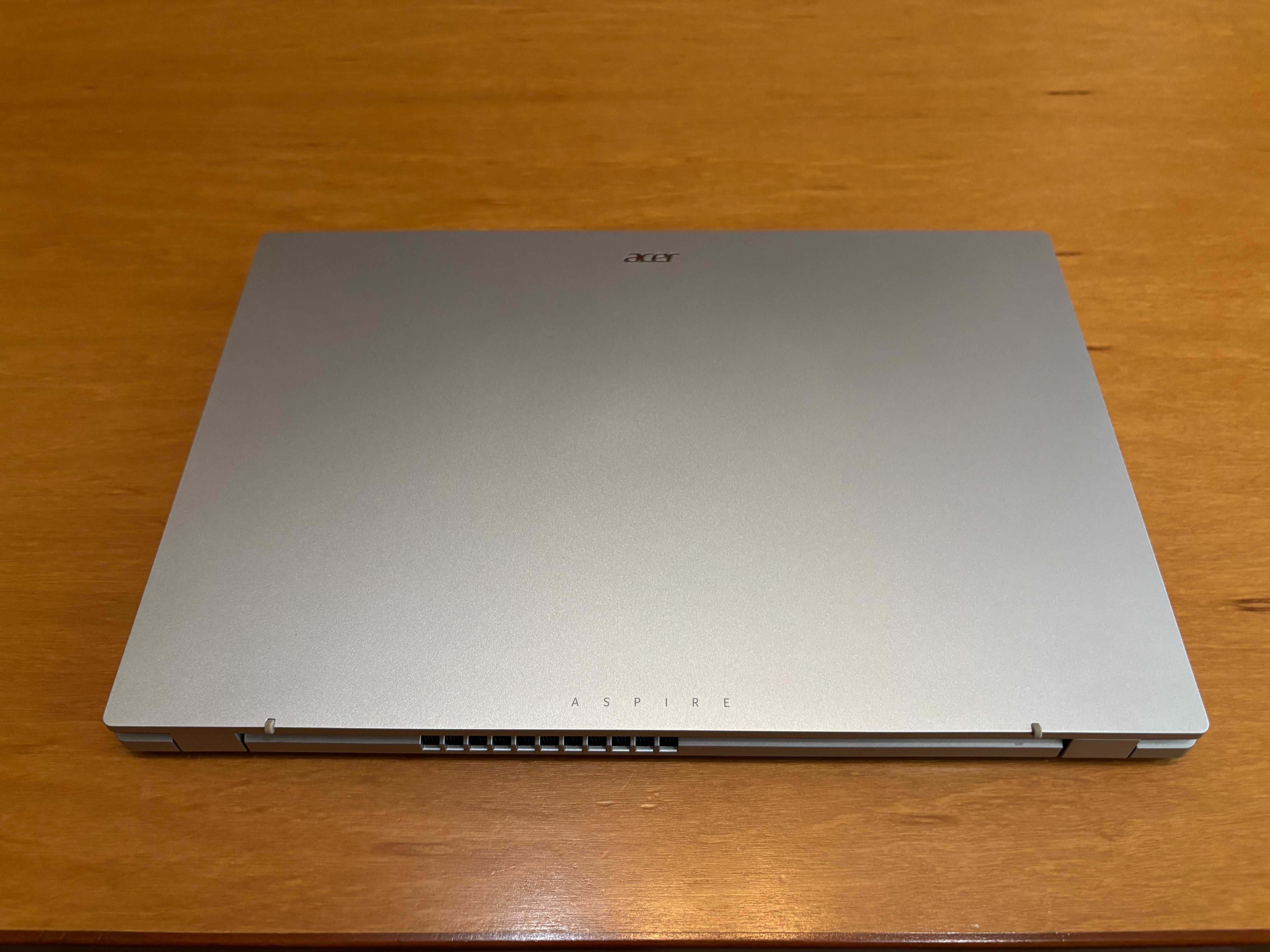 15.6 IPS Ryzen 5 7520U  Acer Aspire 3 16GB DDR4/512GB SSD/ Бат.13 ч.