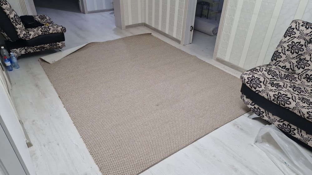 Продам две ковровые дорожки и ковролан