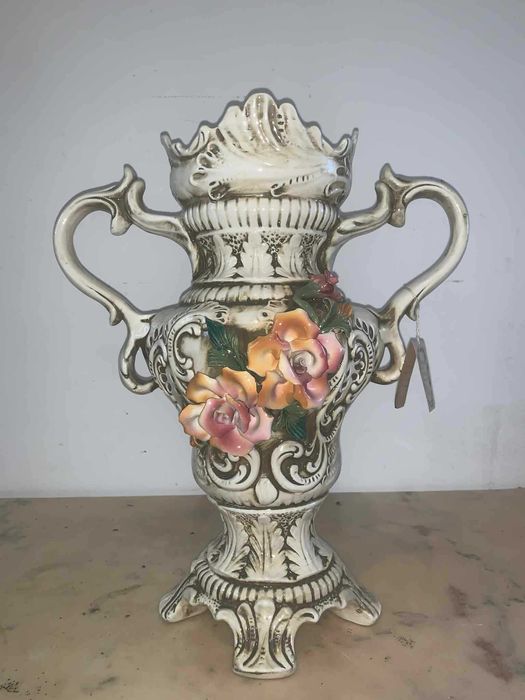 Vaza portelan cu doua manere 3D