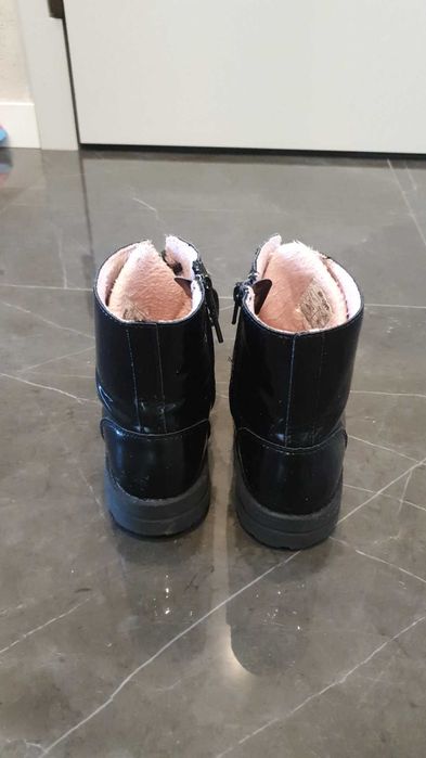 Детски лачени боти