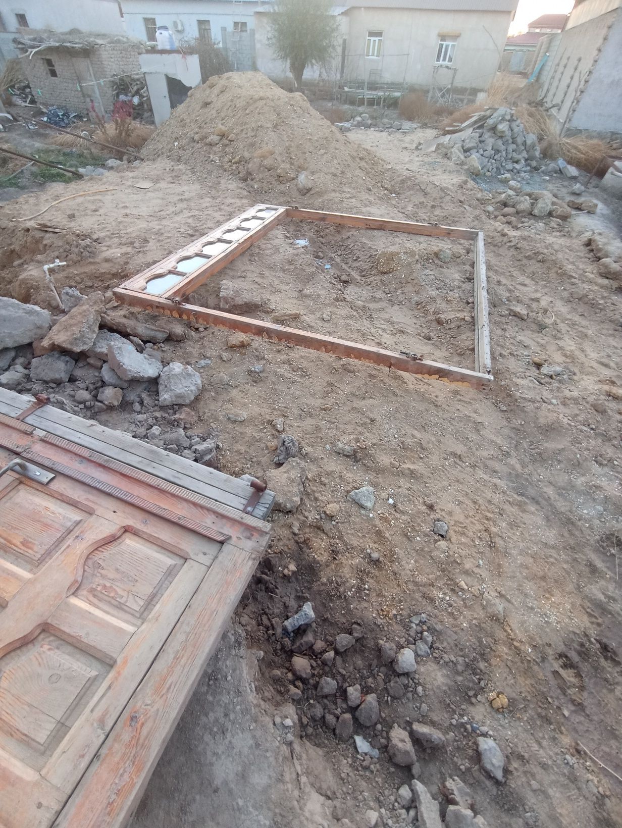 Agash darwaza satiladi 1.mil kelisemiz Manzil tele oray