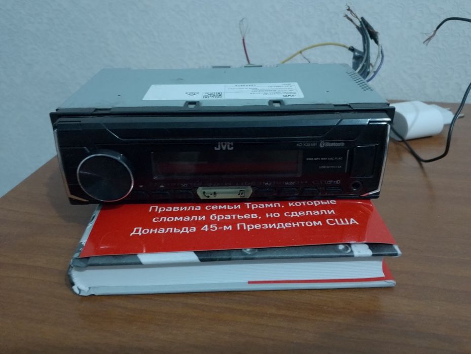 Магнитола JVC в хорошем состоянии