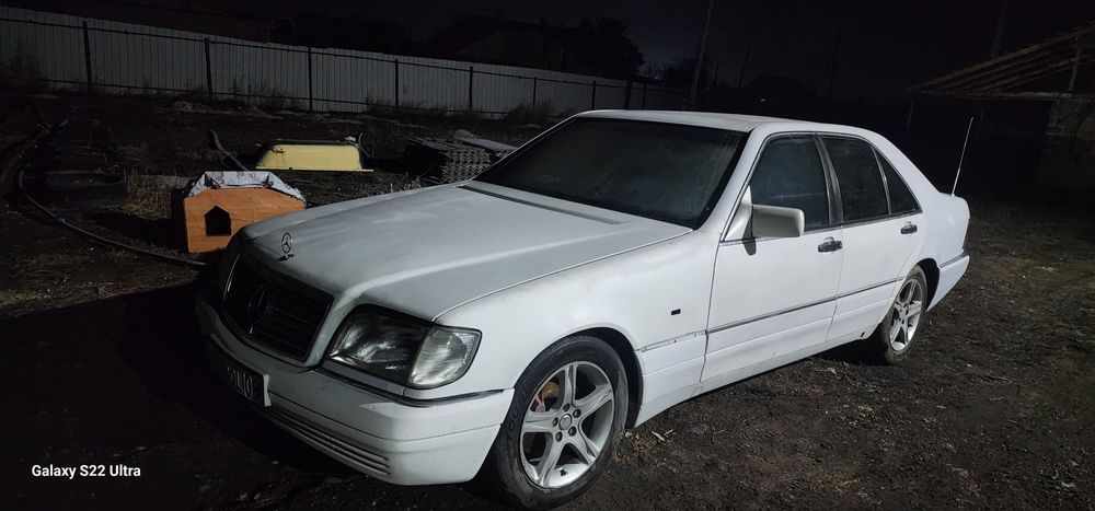 Мерседес 140.кабан1992года выпуск.1500./в.торг при осм.белого цвета