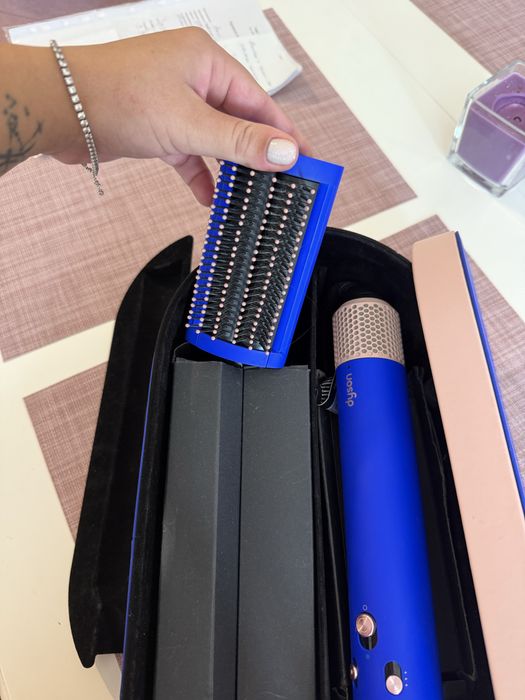 Dyson airwrap изключително запазен