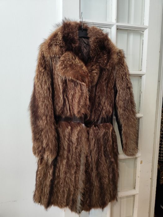 Haina blana naturala de vulpe trei sferturi, cambrata.