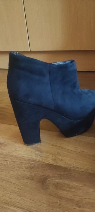 Високо обувки с дебел ток