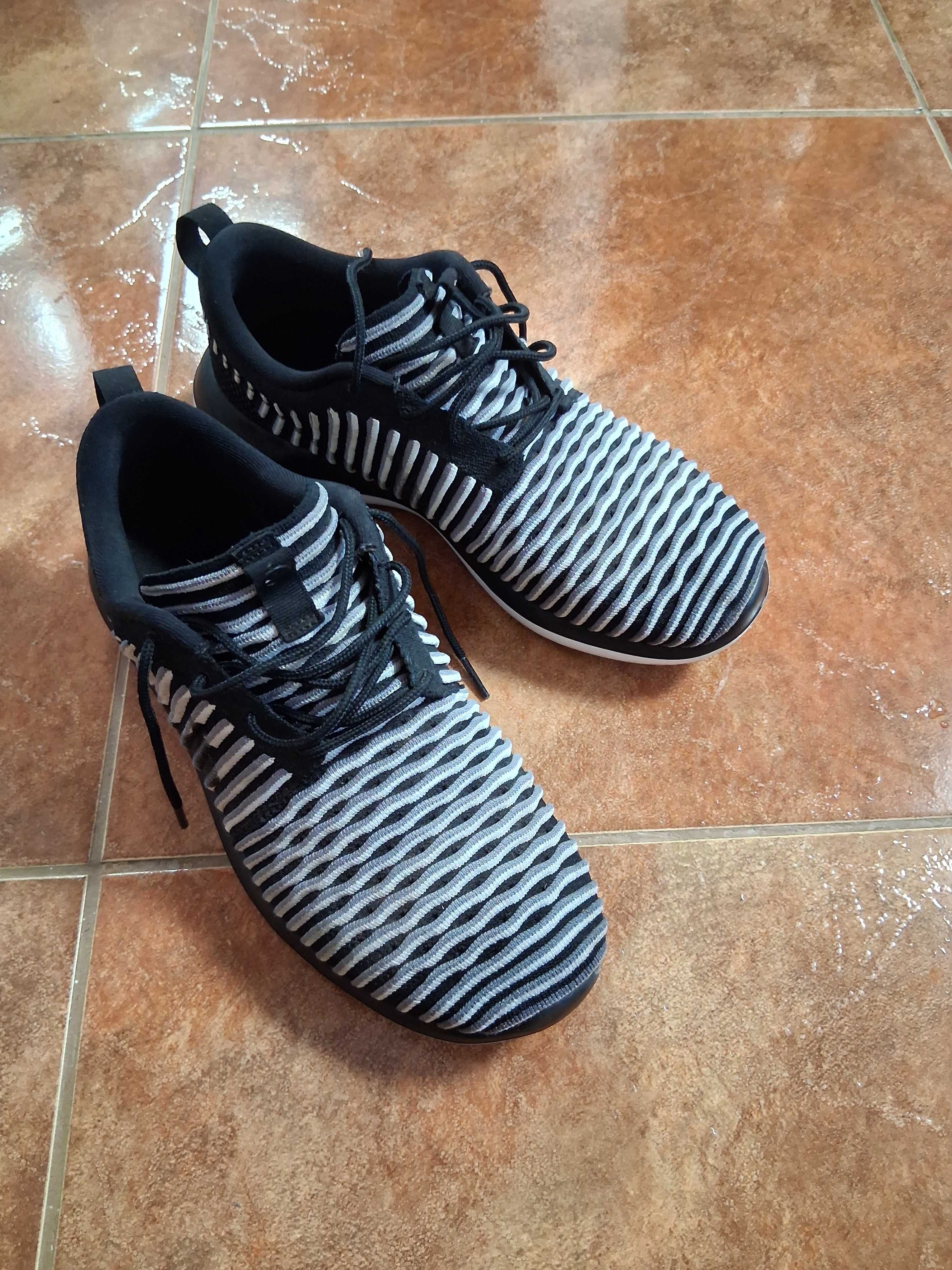 Adidasi nike roshe 41