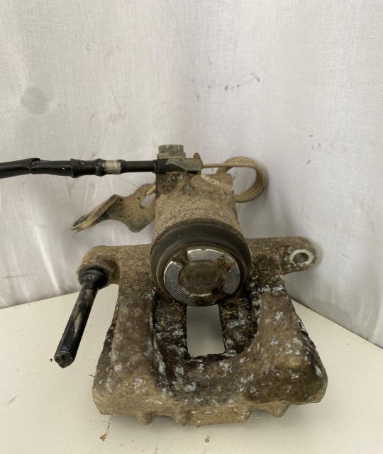 Etrier  dreapta spate Volkswagen VW Passat B5