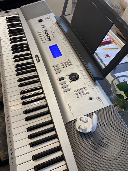 Vand pian yamaha grandportable DGX-230