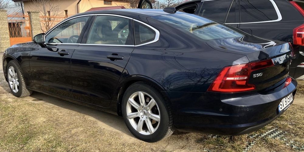 VOLVO S90 Momentum