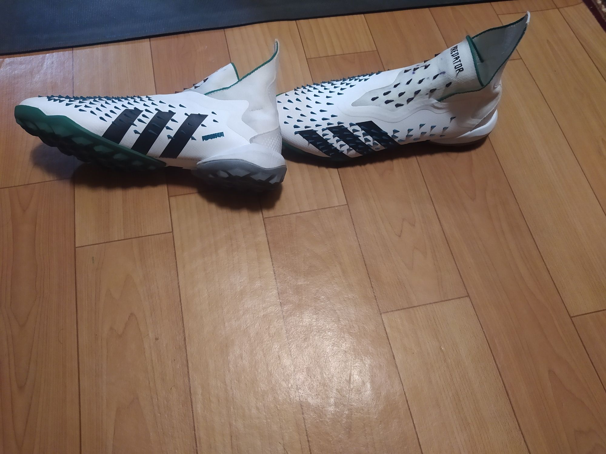 Сороконожки / Sarakanojka Adidas Predator Freak+ TF