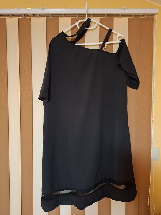 Черна стилна рокля