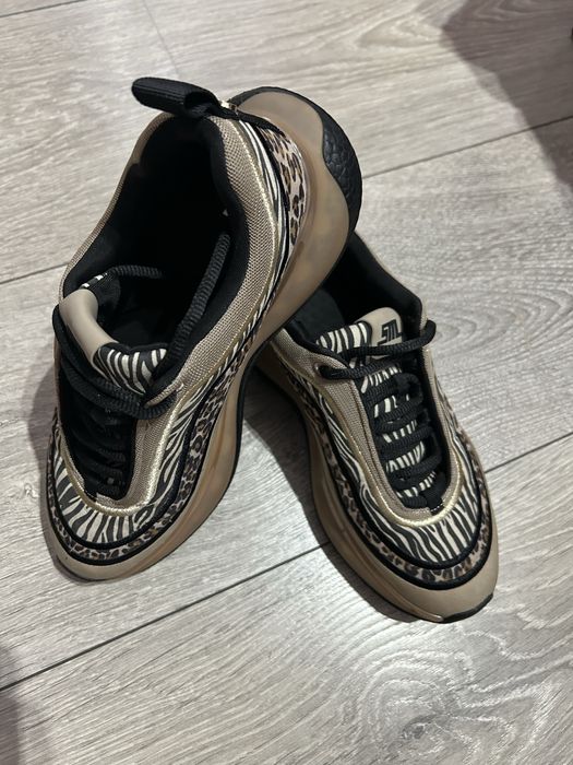 Сникърси Steve Madden