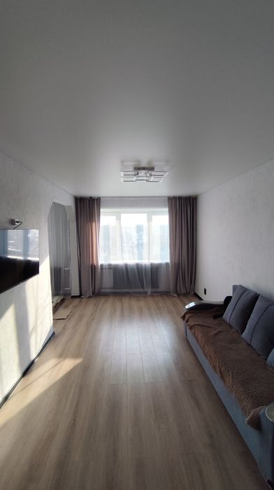 Сдам 2 комнатную квартиру в центре с нев ремонтом.